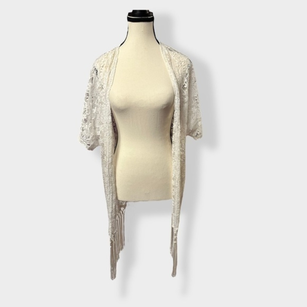 Women’s M White Lace Boho Fringed Shrug